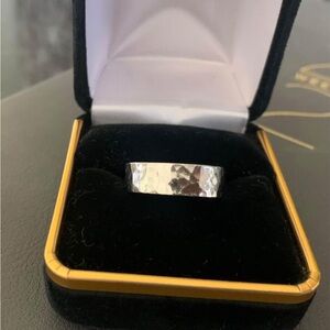 Jane’s Avery hammered ring